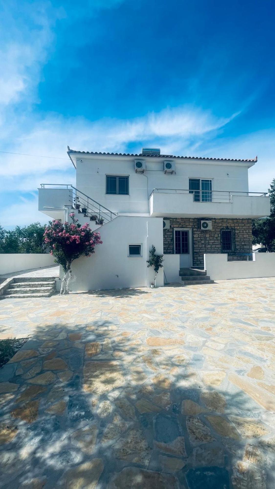 Guesthouse Dollomaja Ksamil Buitenkant foto
